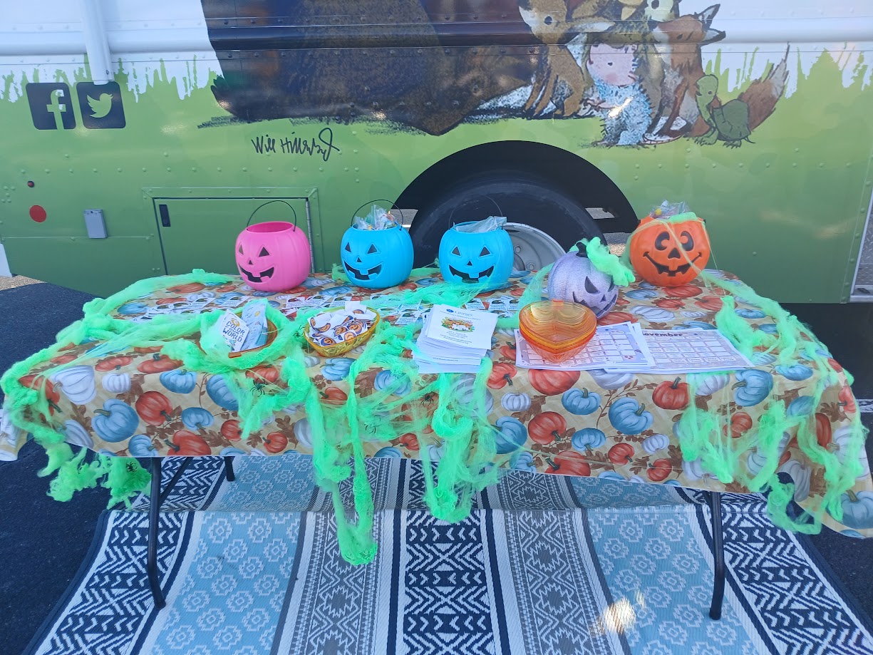 plastic pumpkins lined up on table
